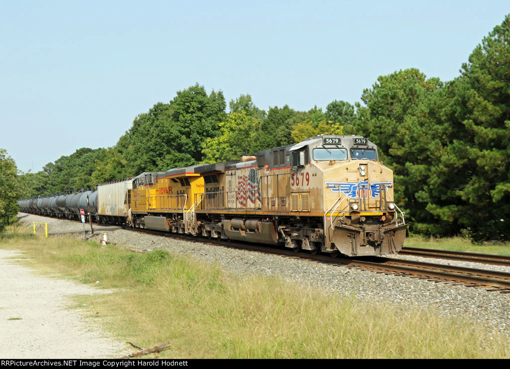 UP 5679 & 7426 lead NS train 6W4 eastbound